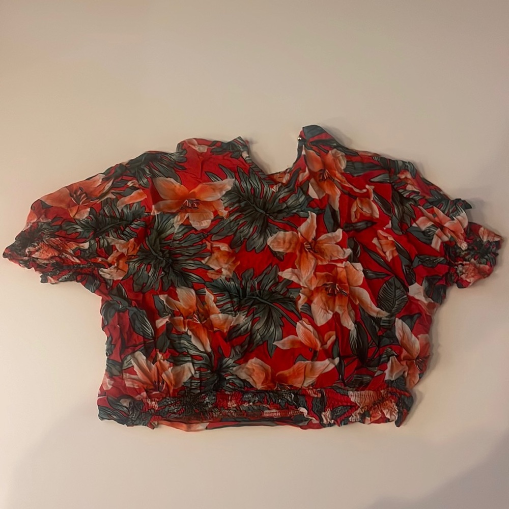 Interrupted, small floral designed crop top